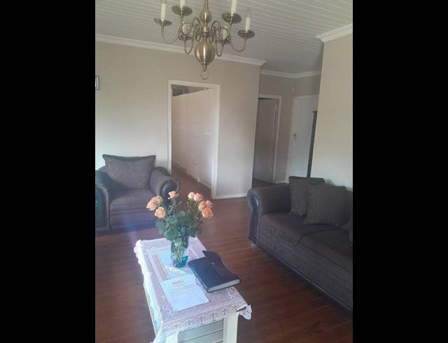 5 BEDROOM HOUSE FOR SALE IN CHARLESTON HILL